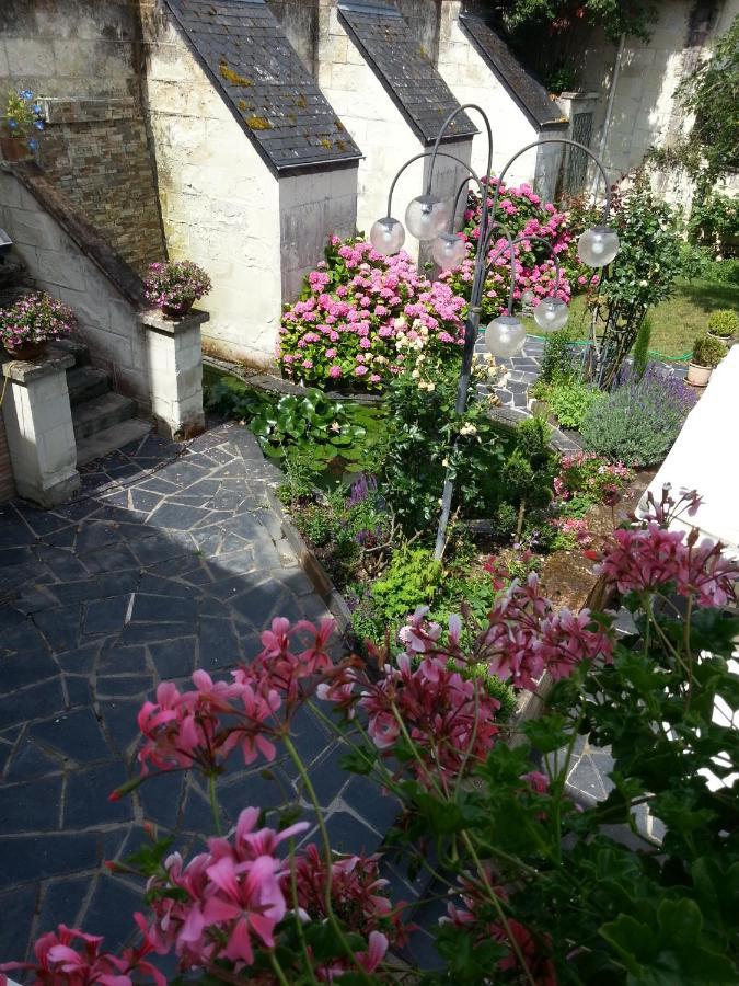 Le Prieure Bed & Breakfast Montsoreau Exterior photo